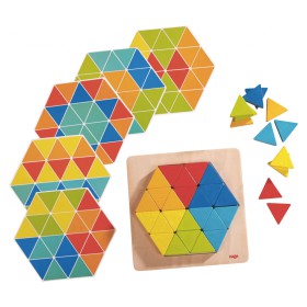 Jeu d'assemblage triangles multicolores, modele et plateau d'assemblage